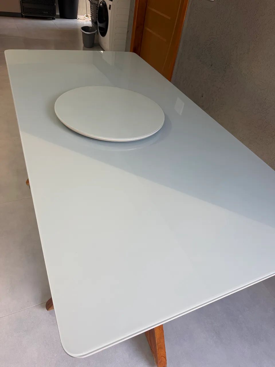 Mesa de vidro com pé de madeira  - Foto 3