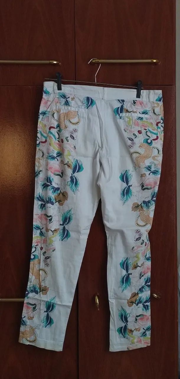 Calça estampada .