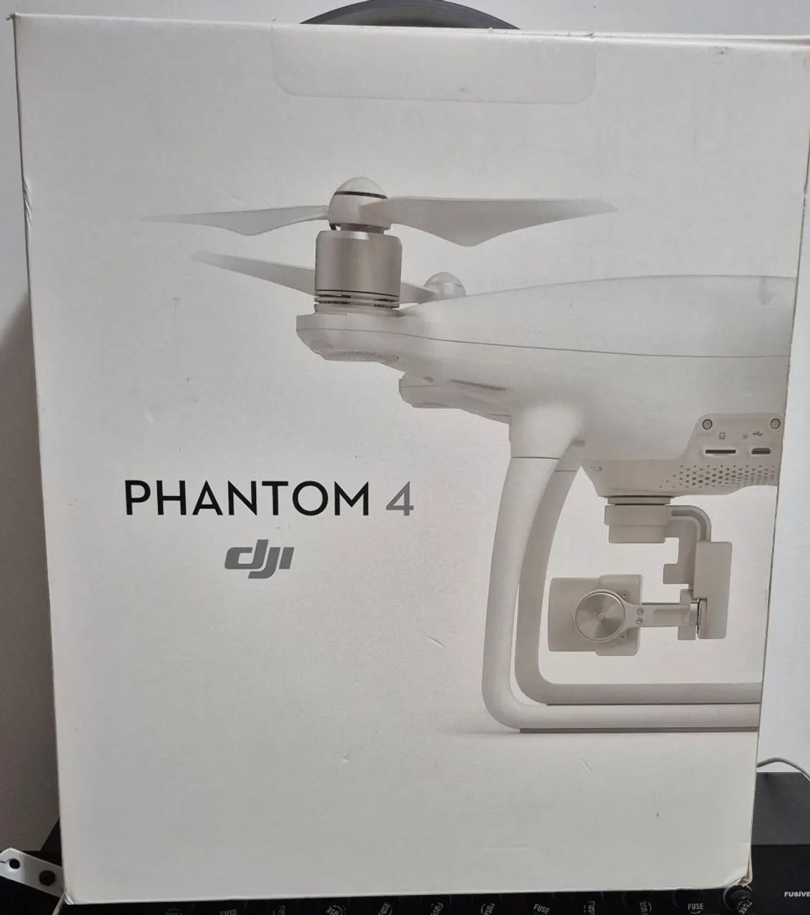 Drone DJI Phantom 4 muito novo