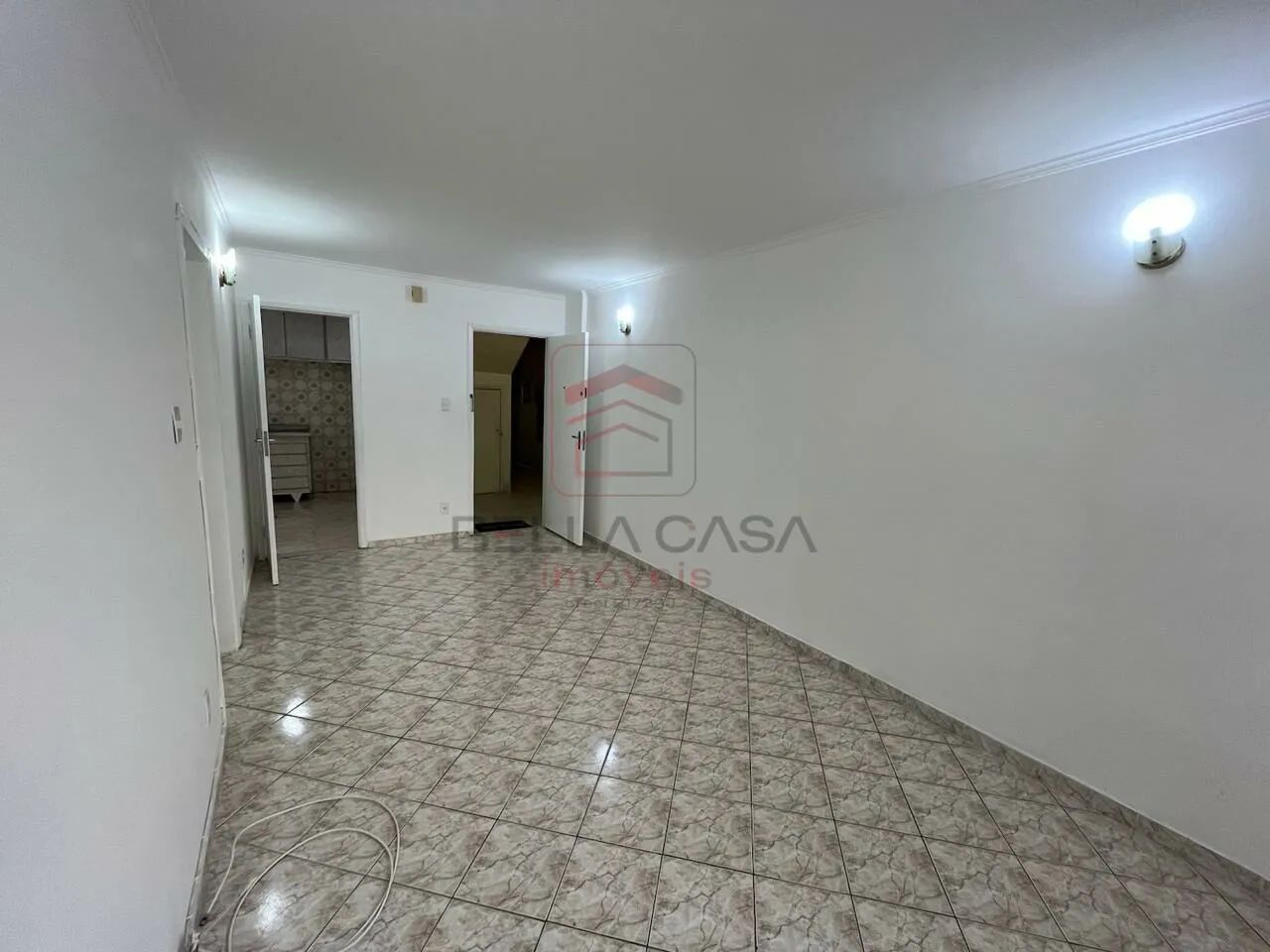 Prédio antigo Conservado - Térreo - 87 m² com quintal e vaga de garagem - 3 dormitórios e 