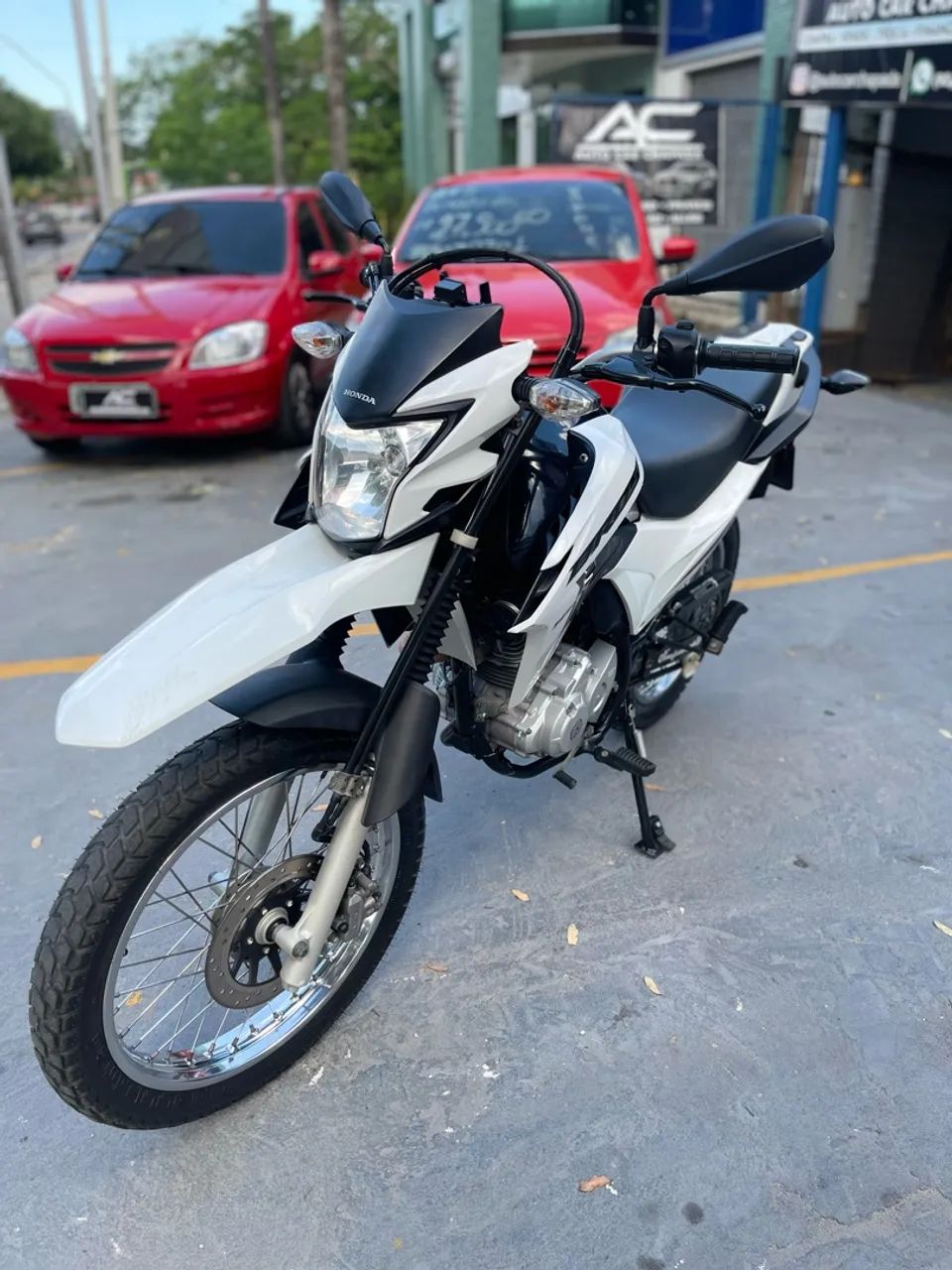 Nova Honda Bros impecável 