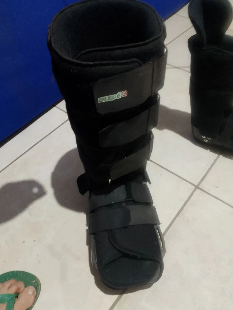 Botas ortopédica e mobilizador de ombro - Foto 2