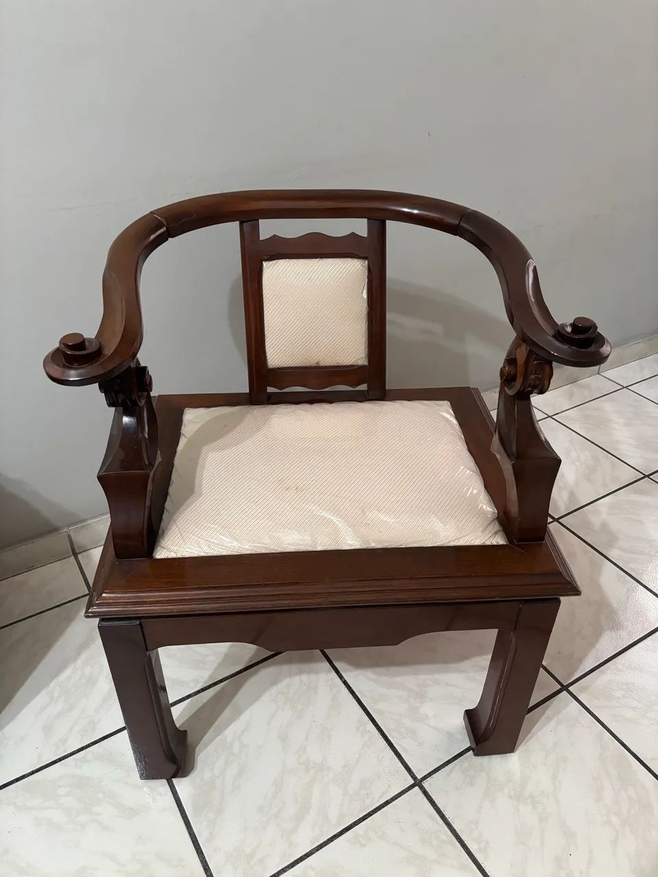 Cadeira de mogno maciça  - Foto 2
