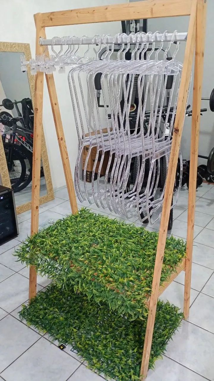 Cabideiro + cabides 