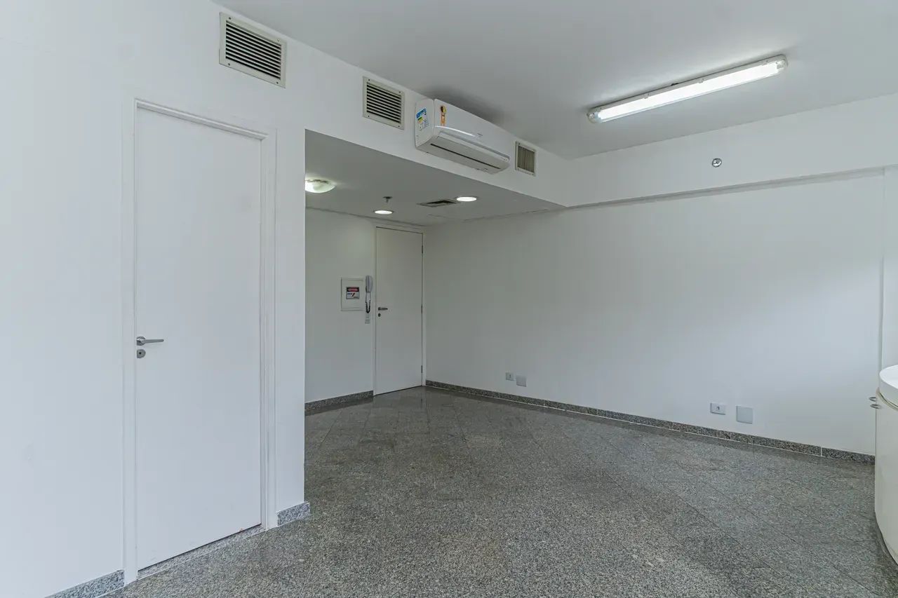 Imóvel para aluguel e venda possui 30 metros quadrados com 1 quarto em Liberdade - São Pau