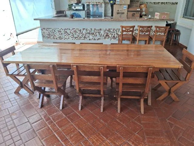 Mesa em madeira maciça de 8 lugares - Foto 3