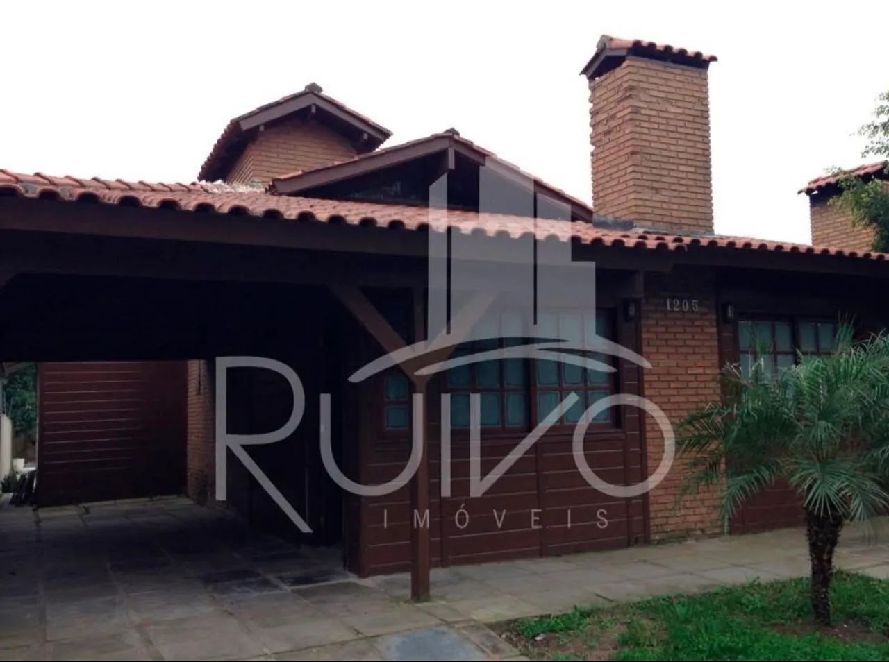 alugo casa ampla com pátio amplo e piscina