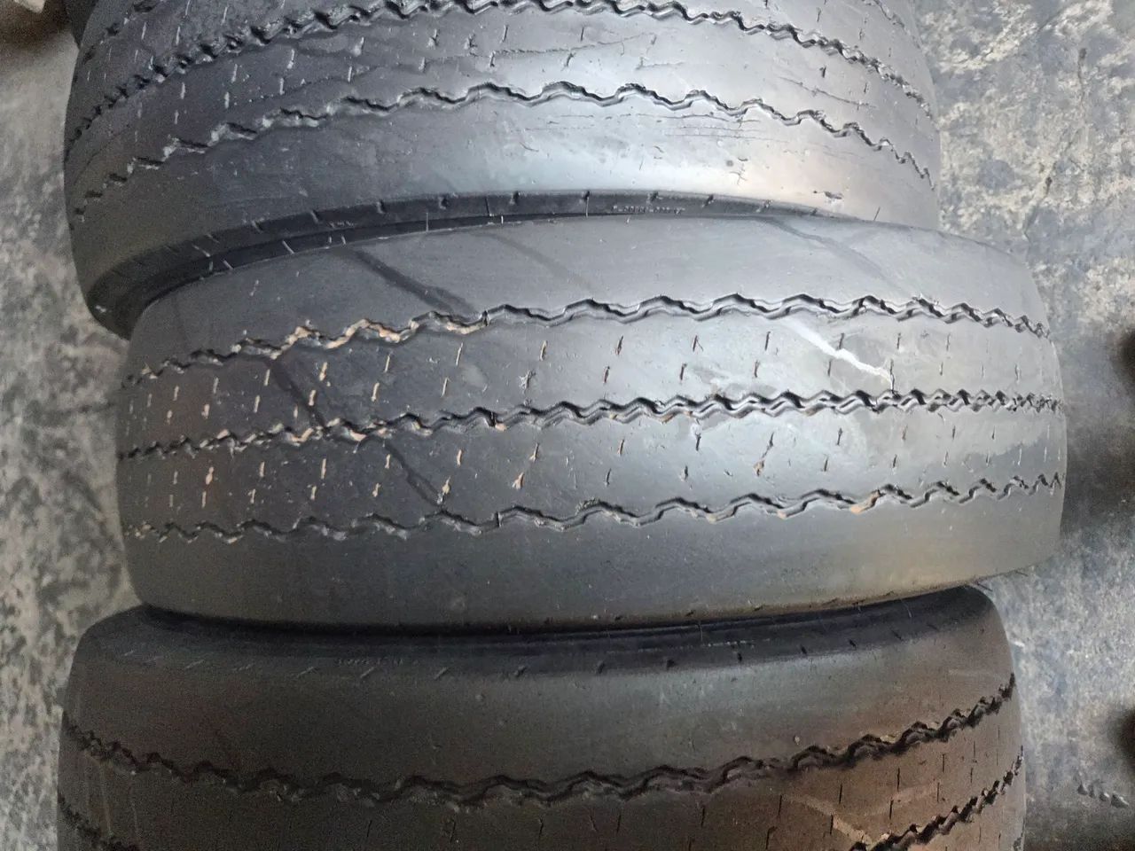 Pneus 215/75 17.5 - Foto 3