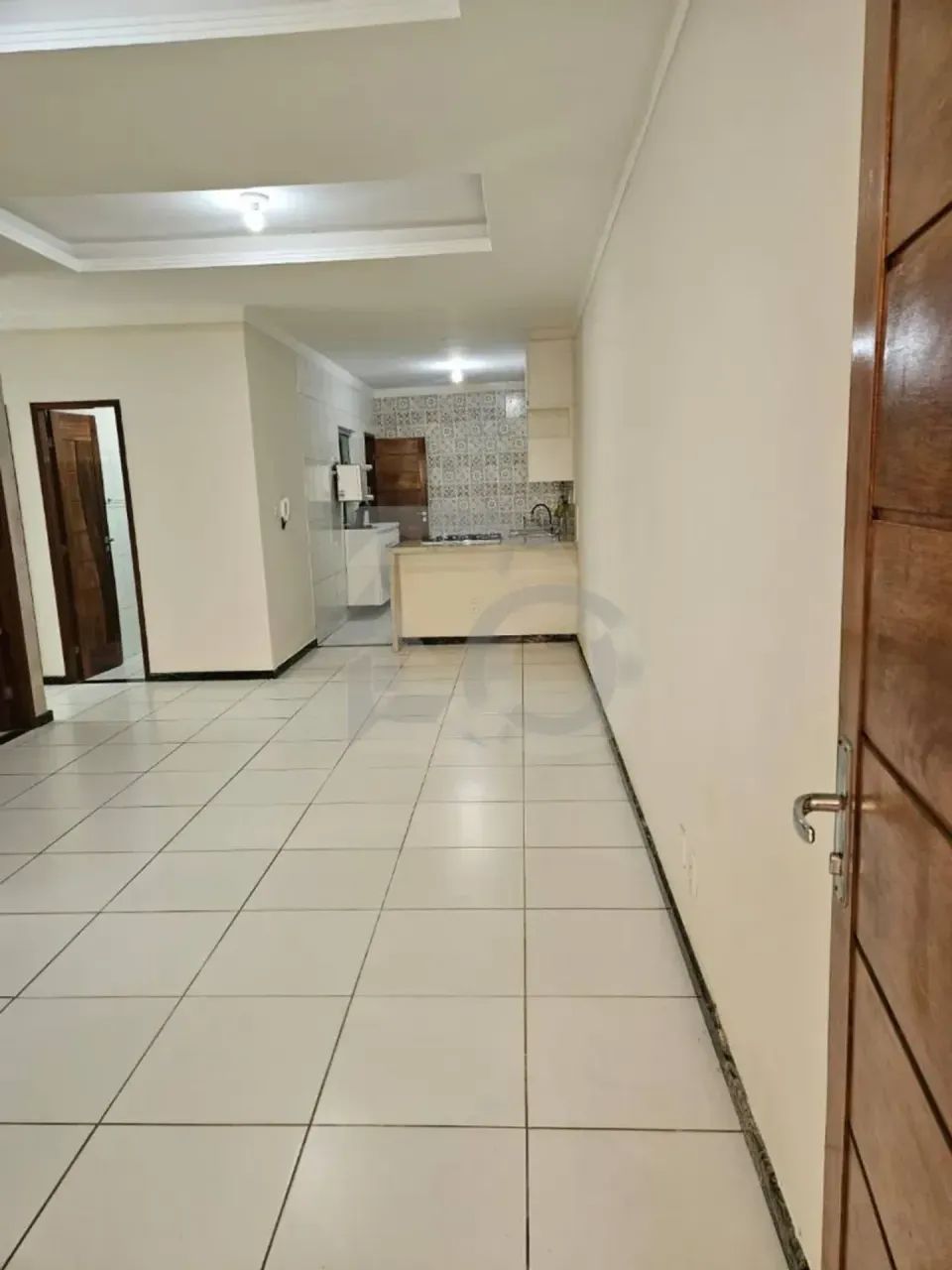 Casa na Atalaia à Venda com 3 Quartos, Varanda e Excelente Localização