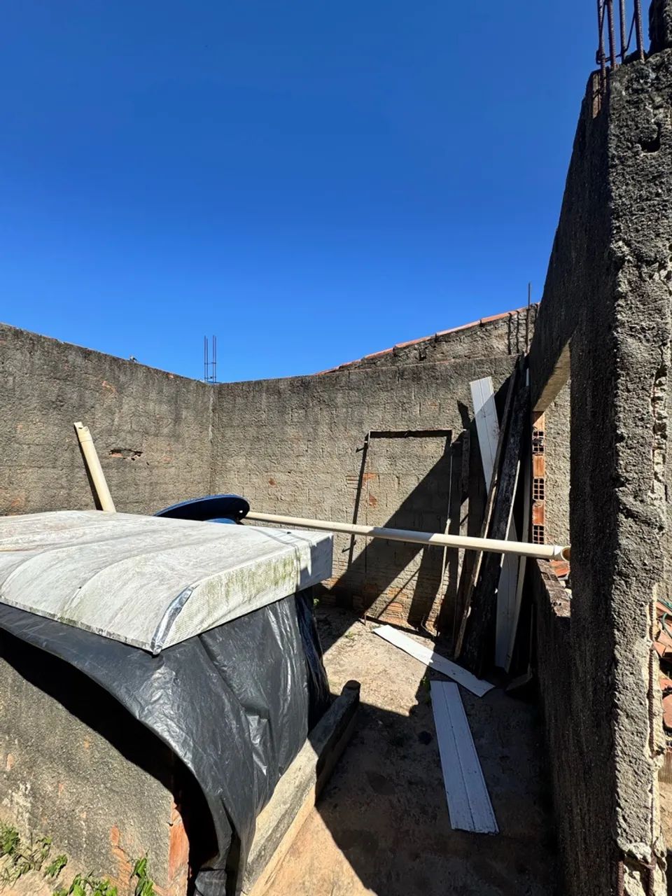 VENDO TERRENO COM INÍCIO DE CONSTRUÇÃO!  - Foto 2
