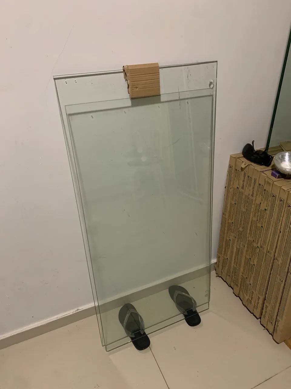Vende -se janela de vidro
