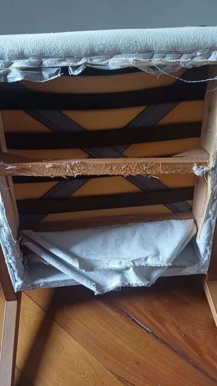 2 poltronas de madeira com estofado - Foto 3