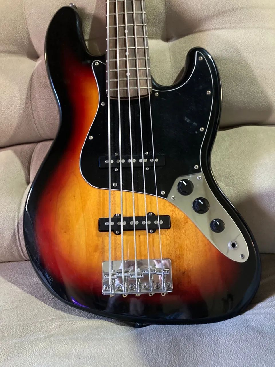 Baixo squier 5 cordas - Foto 4