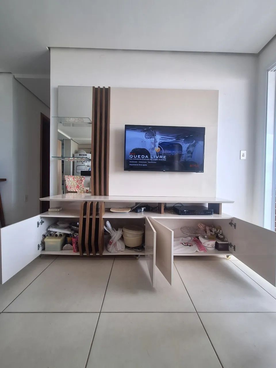 Lindo Rack + Painel para TV 2m em MDF com Espelho e Prateleiras de Vidro Preço a negociar - Foto 2