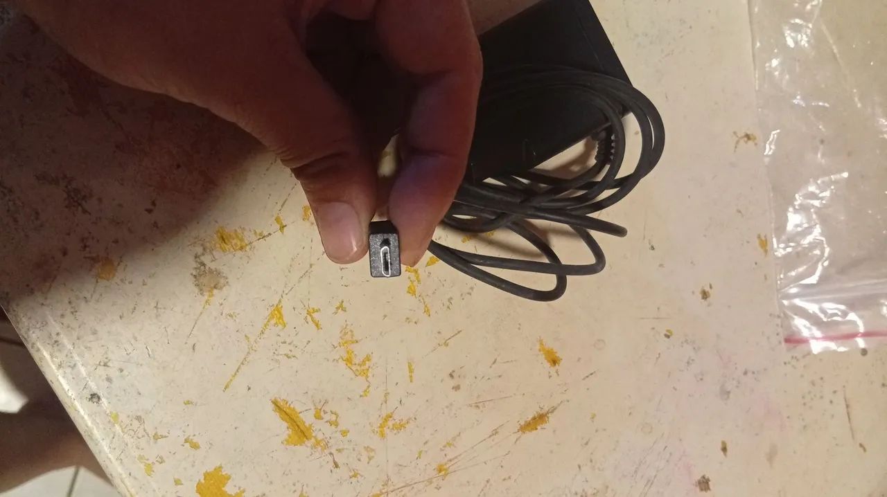Carregador Kingo Micro USB (V8) com cabo fixo - Usado - Foto 2