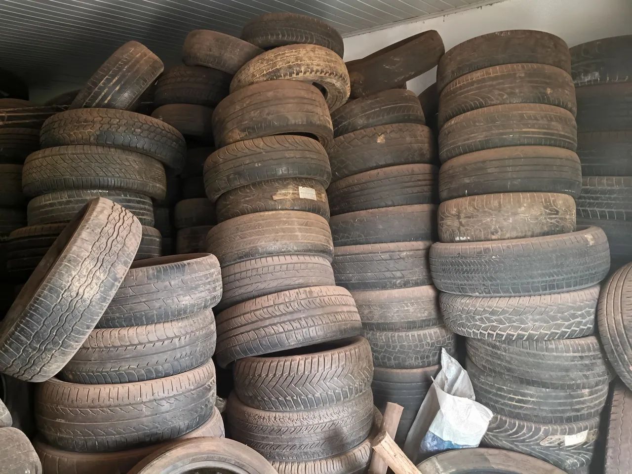 VENDO  900 PNEUS MAIS DE MEIA VIDA - Foto 2