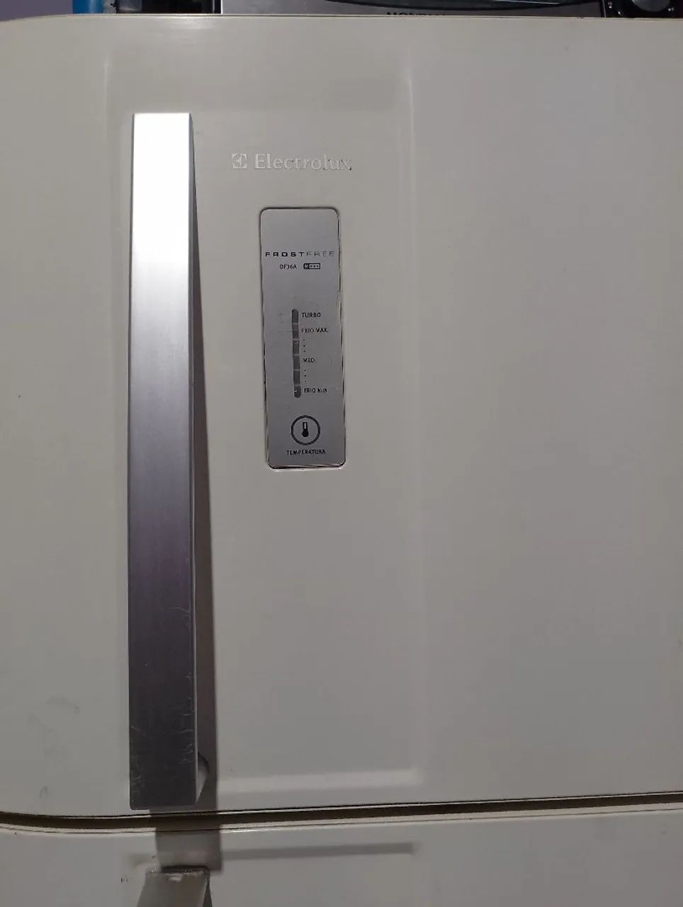 Vende se geladeira 