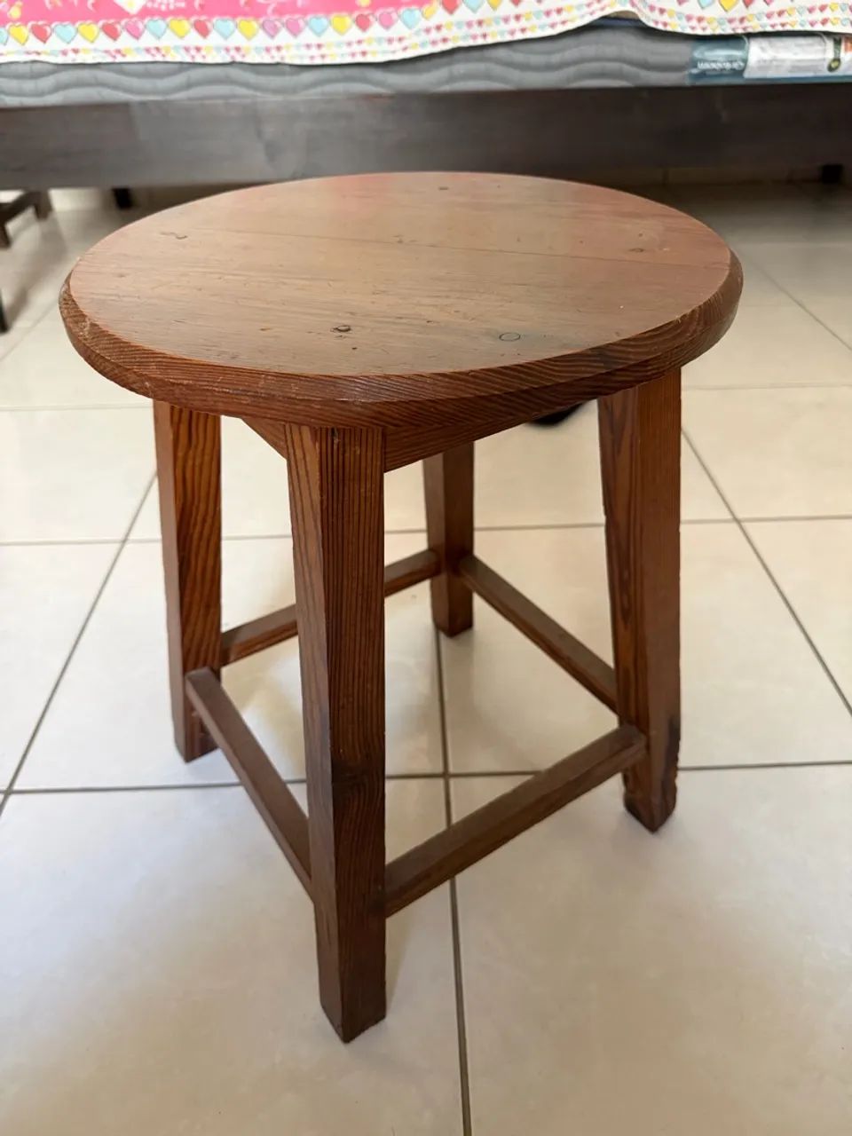 Banquinho de madeira