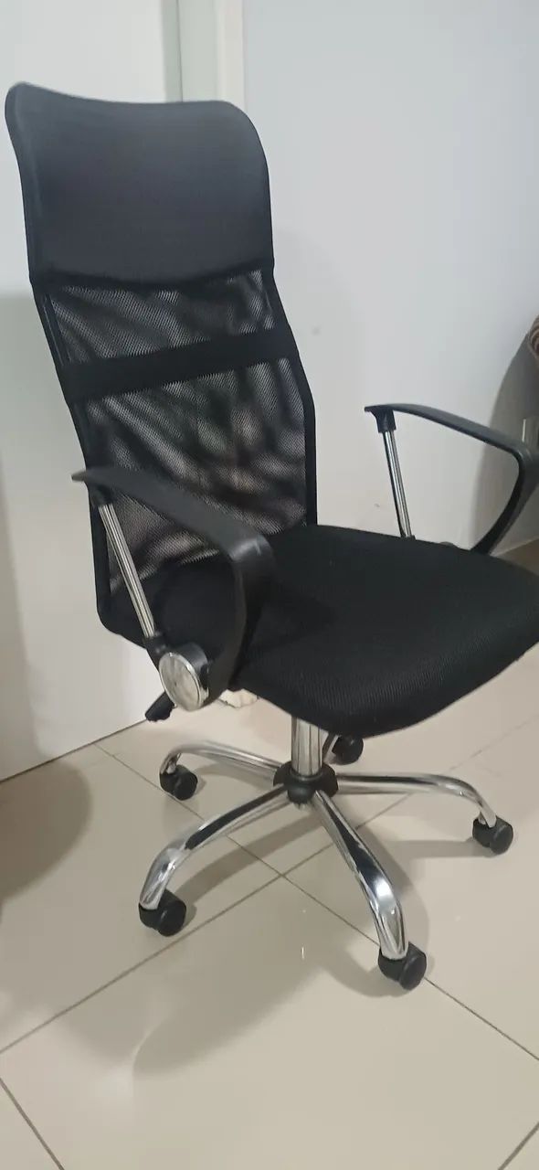 Vendo cadeira de escritorio presidende - Foto 2