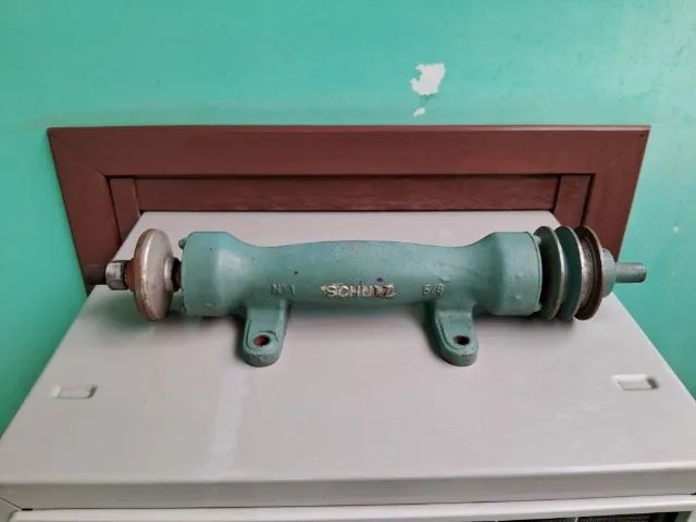 Schulz Axle No. 1 5/8 Inch (Excellent Condition)