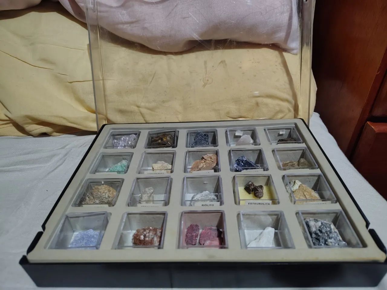 140 Pedras rochas e gemas e catálogo delas  - Foto 4