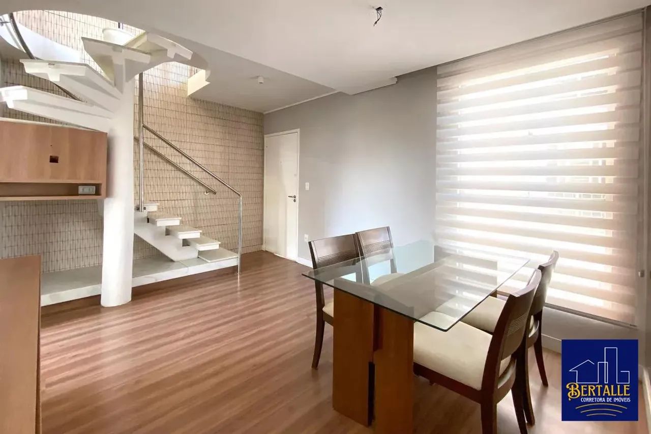 Cobertura 3 quartos, 1 suíte, 153m², 2 vagas livres, reformada e com vista definitiva, no 