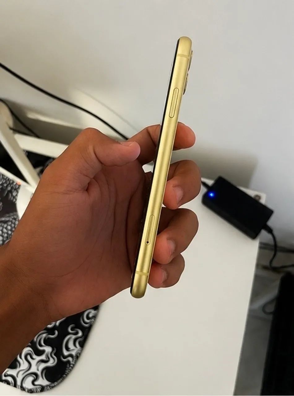 IPHONE 11 AMARELO - Foto 3