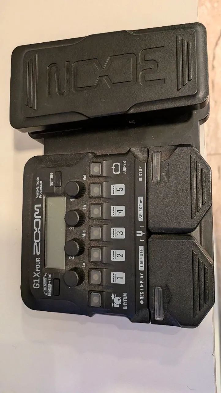 Zoom G1X Four Processador Efeitos Pedaleira para guitarra