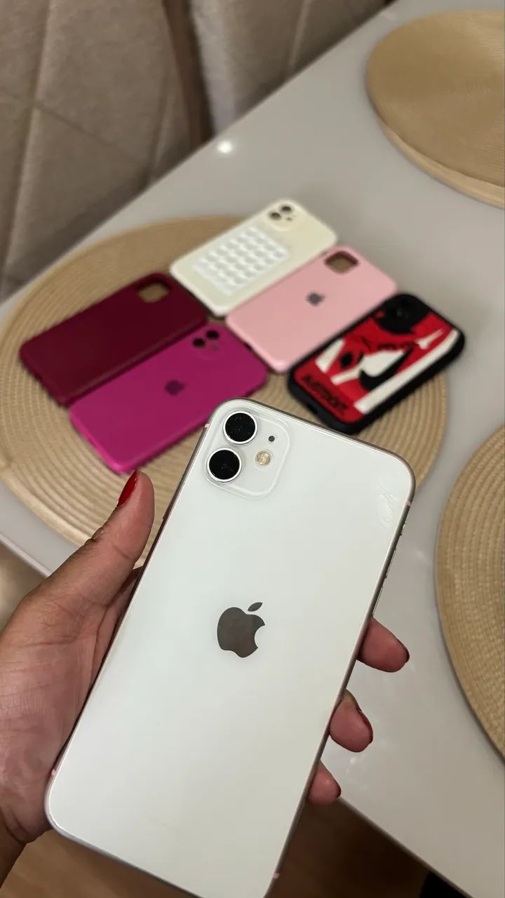 IPHONE 11 128GB - Perfeito Estado - Original + 5 Capinhas + Carregador