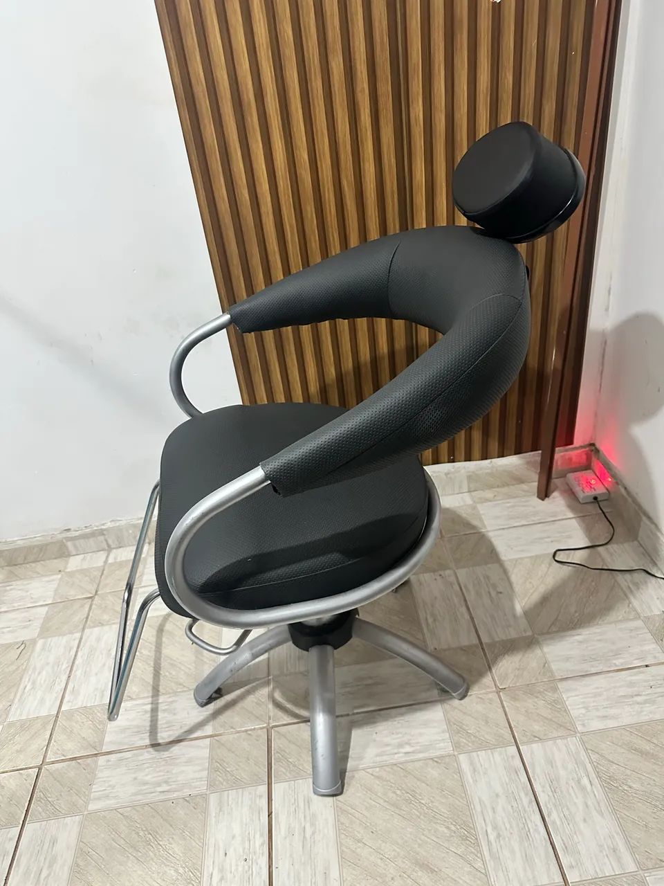 Cadeira de salão (barbeiro/cabeleireiro) - Foto 2