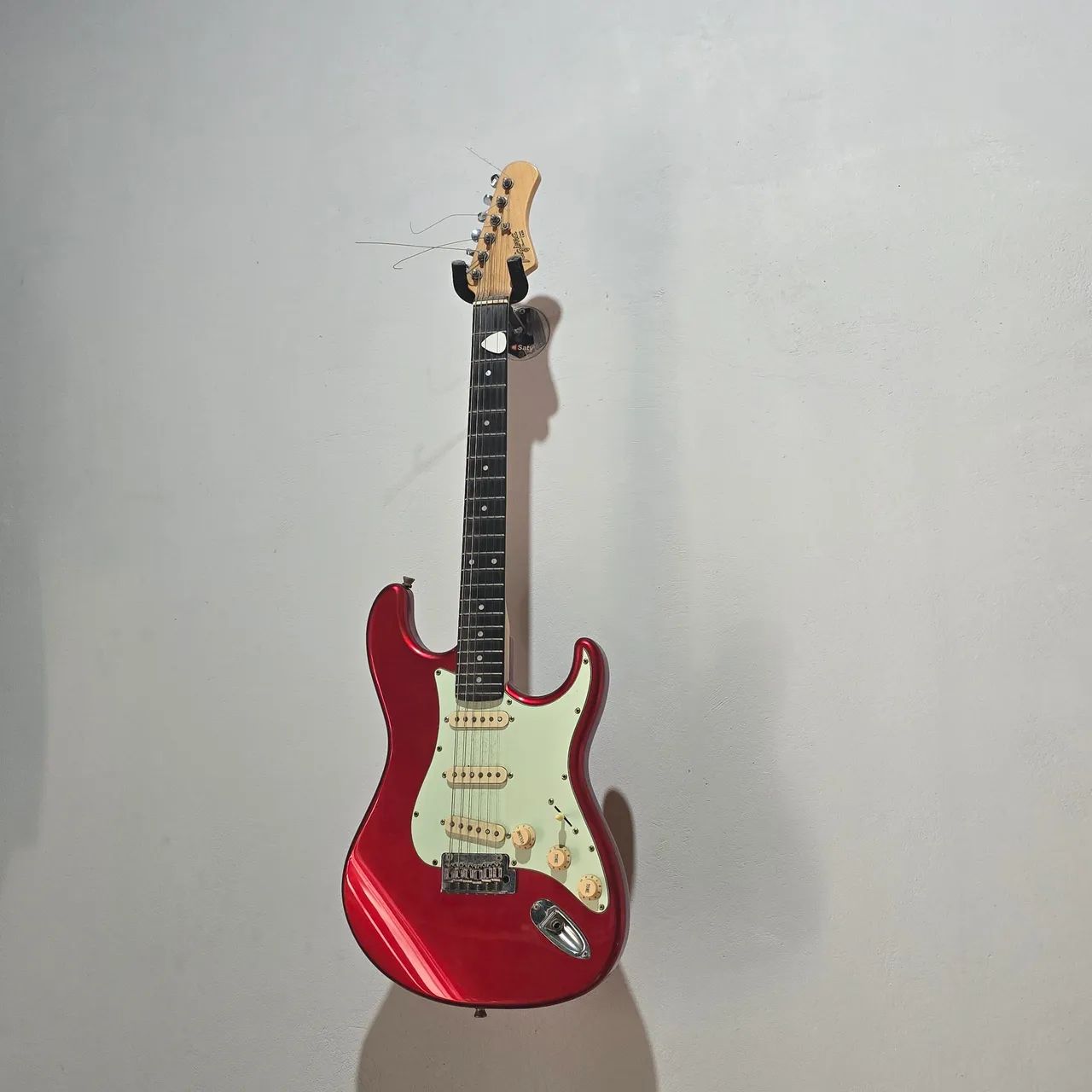 Guitarra Tagima T635. 