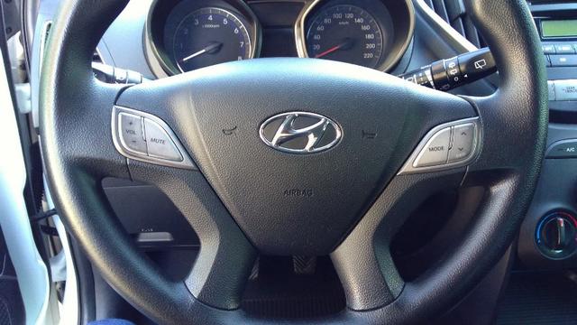 Hyundai Hb20 2015 Completo 1.0 Branco Controle Volante Flex Pneus novos - Foto 17