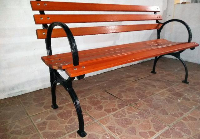 Banco de praça bola