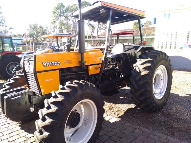 Trator Valtra 785