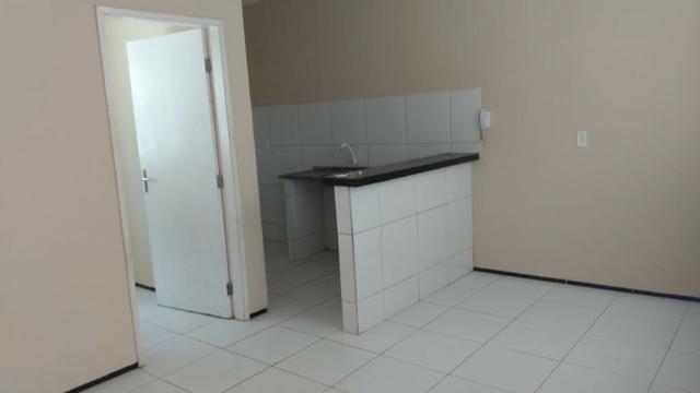 Apartamento com ótima localização na Maraponga, água e iptu incluso, 1 vaga garagem - Foto 10