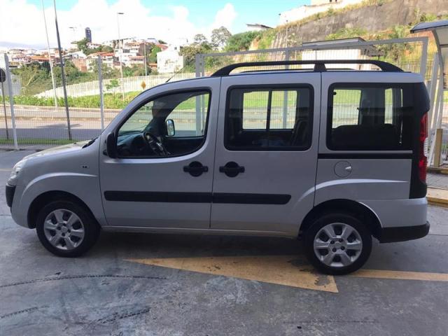 Fiat Doblò Essence 1.8 7L (Flex) - Foto 10