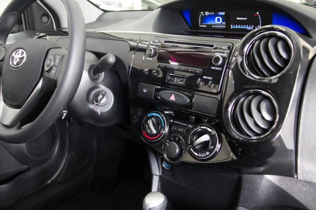 TOYOTA ETIOS SEDAN X PLUS 15 AT 19/20 - Foto 16