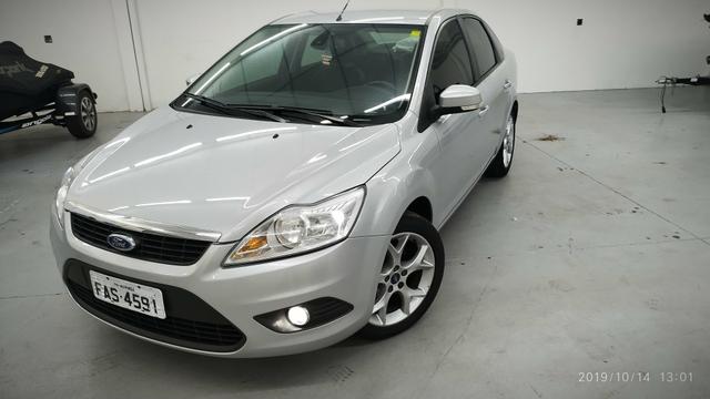 Focus sedan 2012 faço no dinheiro 28,000