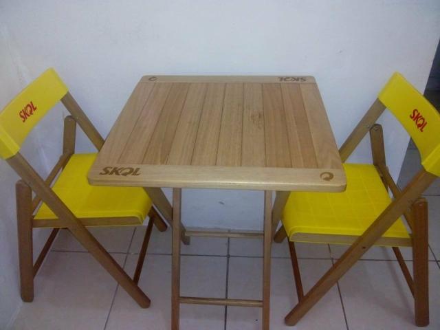 Kit de mesa e cadeira da skol