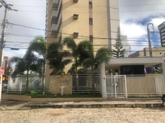PX Edf. Cristo Rey Três quartos, suíte, Dce, 2 vagas , armários , próximo Unifor
