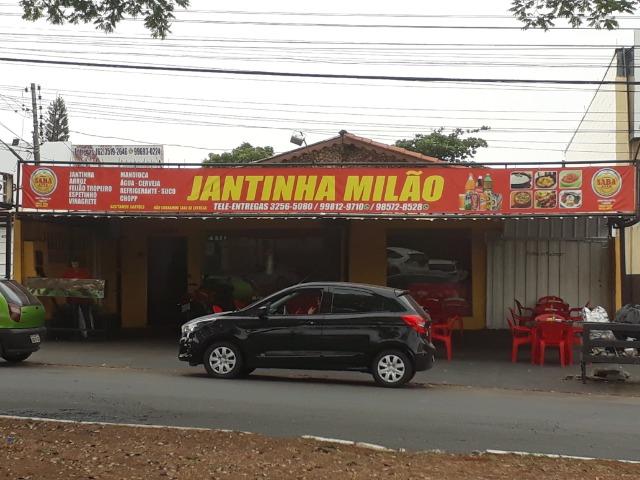 Casa comercial na Av. Milão
