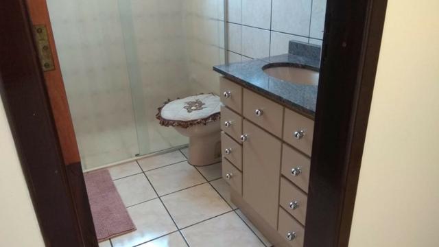 Ótima residência c/ 04 quartos, amplo terreno e salão de festas em Uvaranas !!! - Foto 7