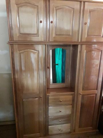Vendo um balcão de pia de madeira novo medindo 1,20 um guarda roupa de madeira novo - Foto 3