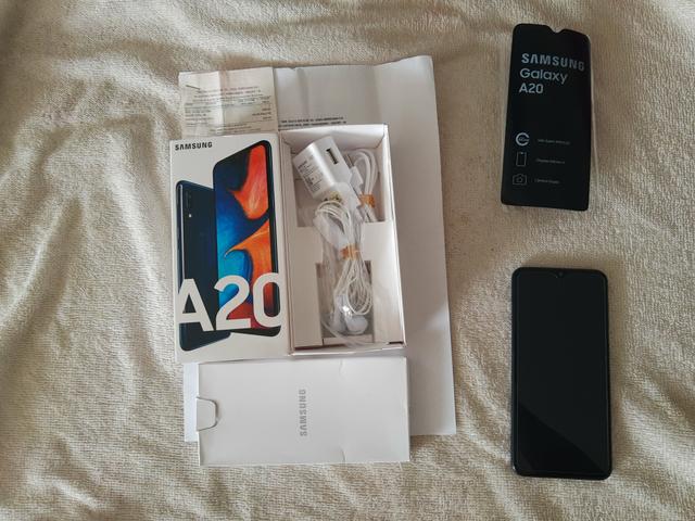 Celular Samsung A20 Azul novo ( aceito cartão)