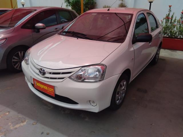 Etios sedã 13/13