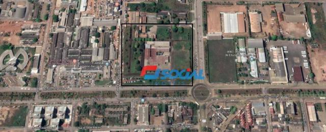 Ótimo prédio comercial para locação com estacionamento em excelente localização, Av. Jorge