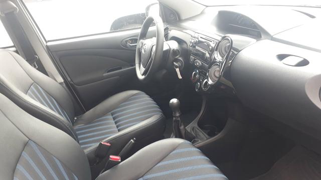 Etios sedam mod.2015 - Foto 8