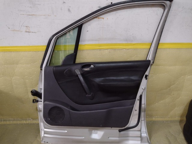 Porta Dianteira Direita Mercedes Classe A 160 Completa - Foto 4