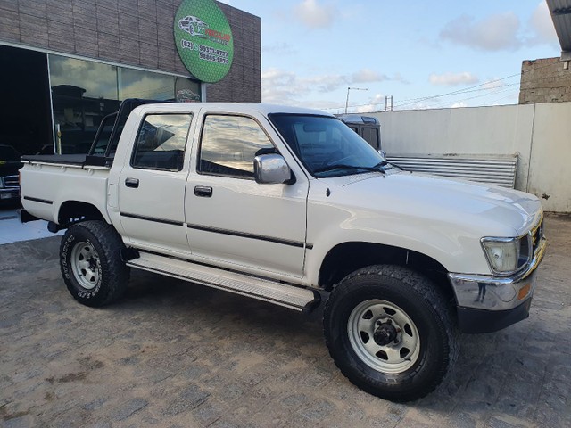 HILUX 4X4  ACEITO TROCAS 