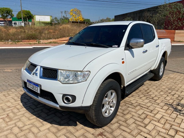 L200 TRITON HPE 4X4 13/13 DIESEL EM PERFEITO ESTADO DE CONSERVAÇÃO !